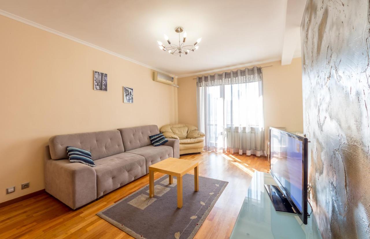 Apartment On Triokhsviatytelska 키예프 외부 사진