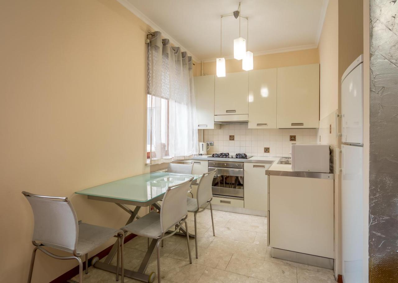 Apartment On Triokhsviatytelska 키예프 외부 사진